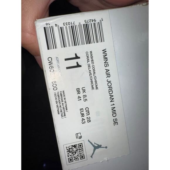 NIB woman’s size 11 Air Jordan 1 Mid SE - Picture 6 of 7